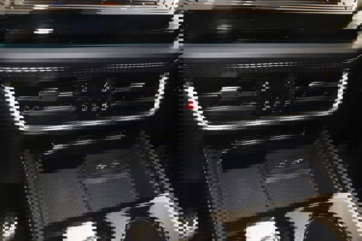 Used 2024 Volkswagen Atlas SEL Premium R-Line image 31