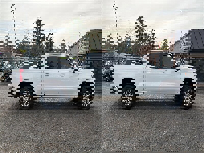 Used 2022 Chevrolet Silverado 1500 LT w/ Z71 Off-Road Package image 8