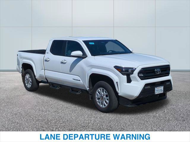 Used 2024 Toyota Tacoma SR5 AWD/4WD image 4