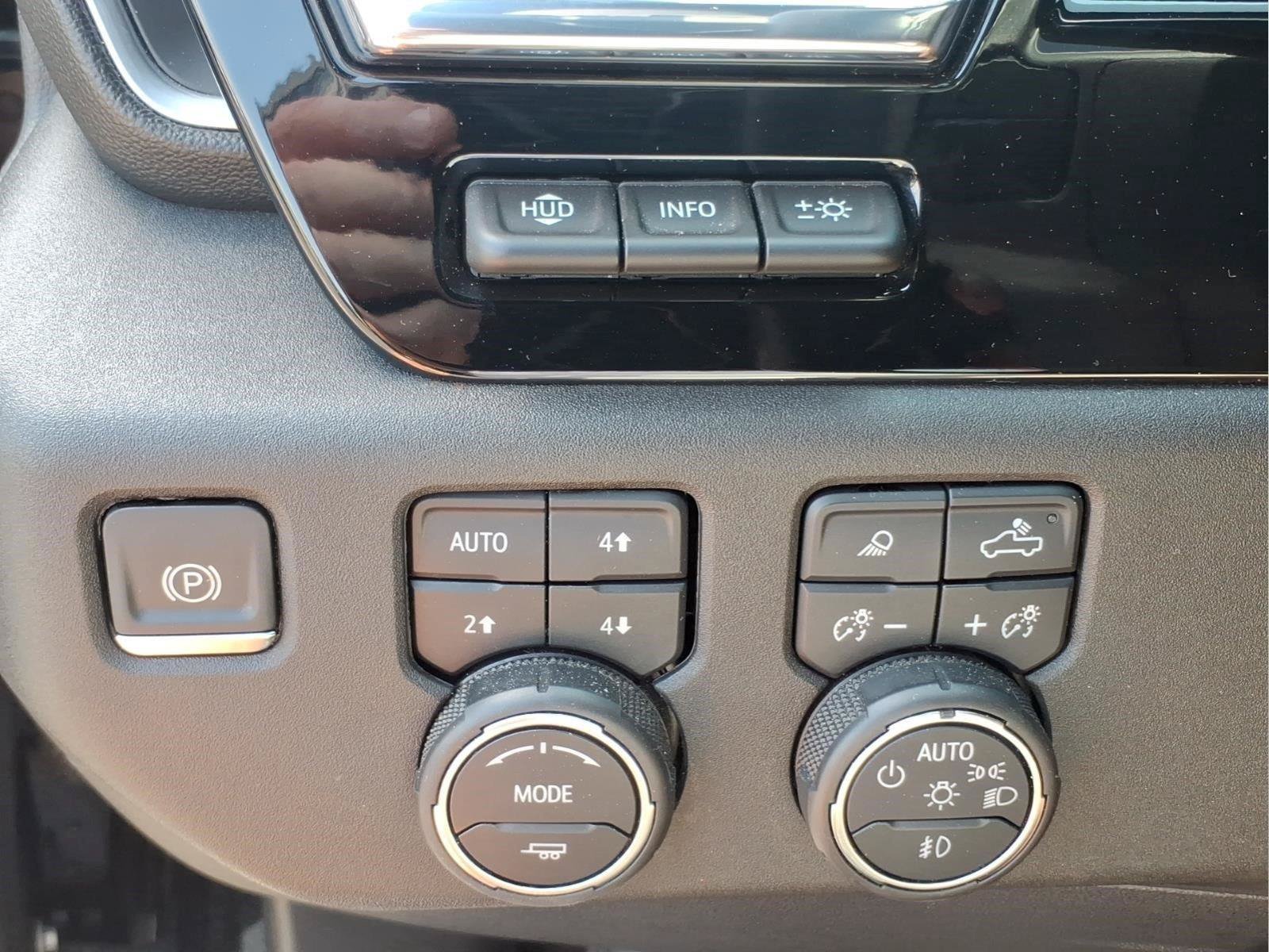 Used 2024 Chevrolet Silverado 2500 High Country w/ High Country Premium Package AWD/4WD image 19