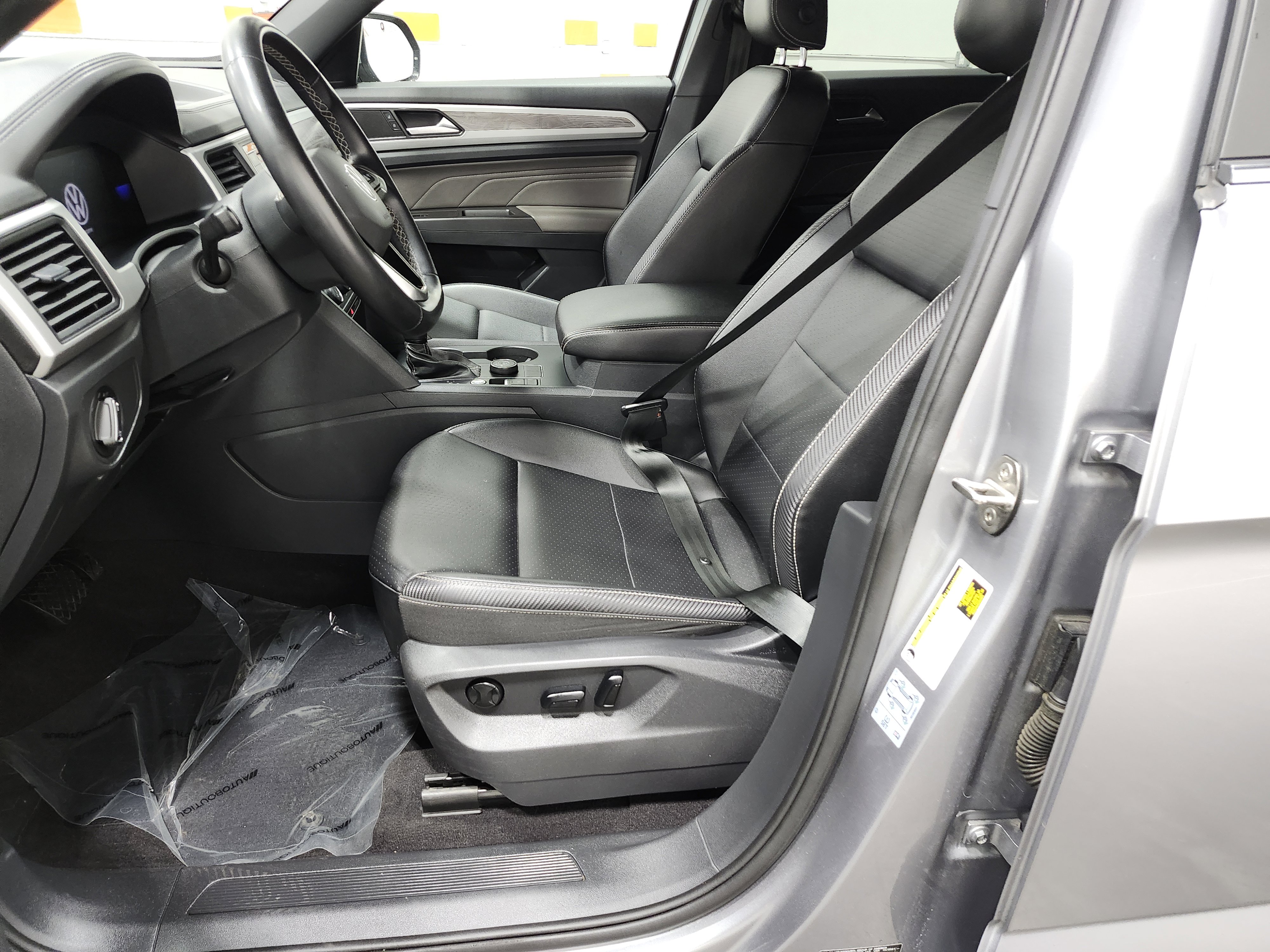 Used 2022 Volkswagen Atlas Cross Sport SE AWD/4WD image 25
