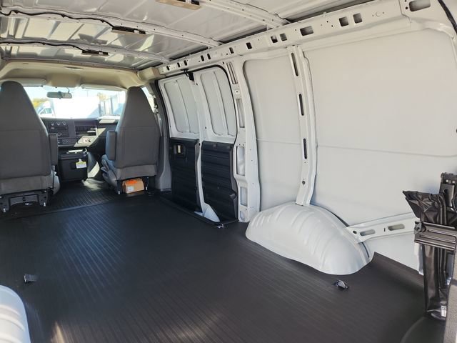 New 2025 Chevrolet Express 3500 w/ Driver Convenience Package image 24