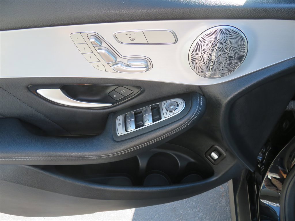 Used 2021 Mercedes-Benz GLC 300 image 10