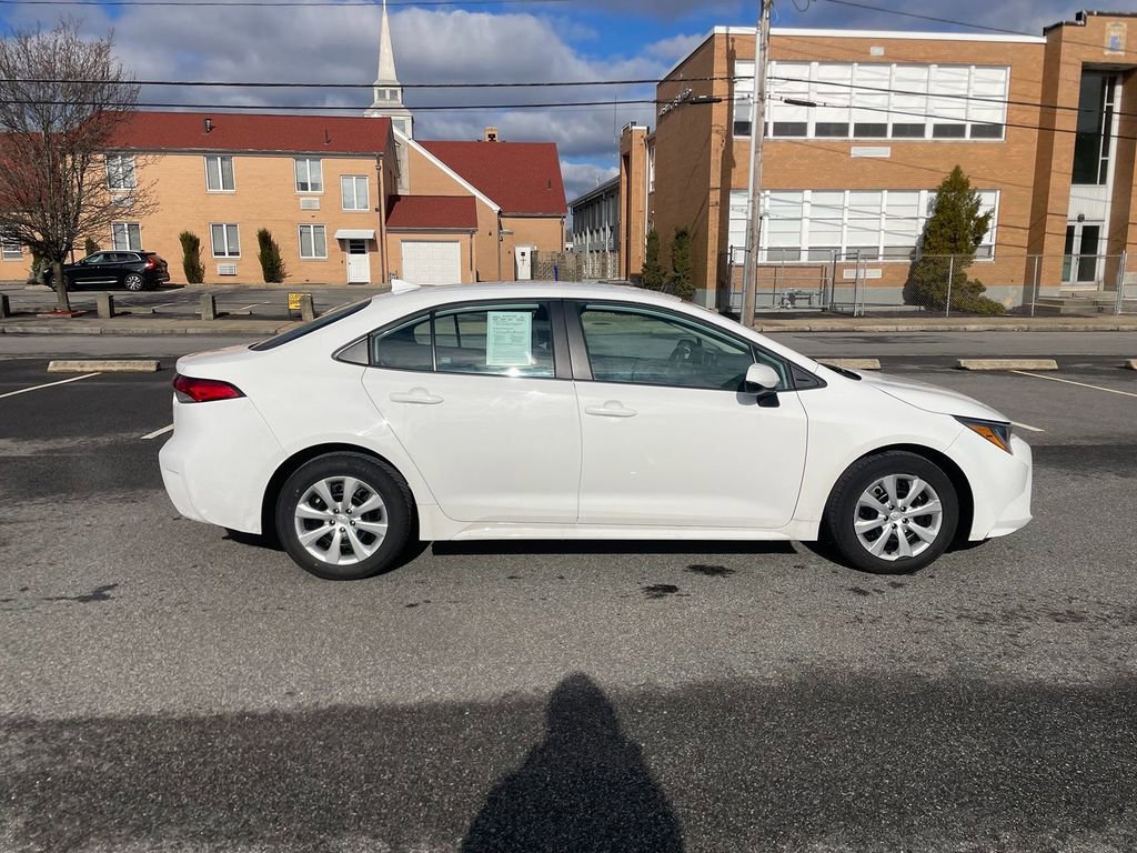 Used 2023 Toyota Corolla LE FWD image 4