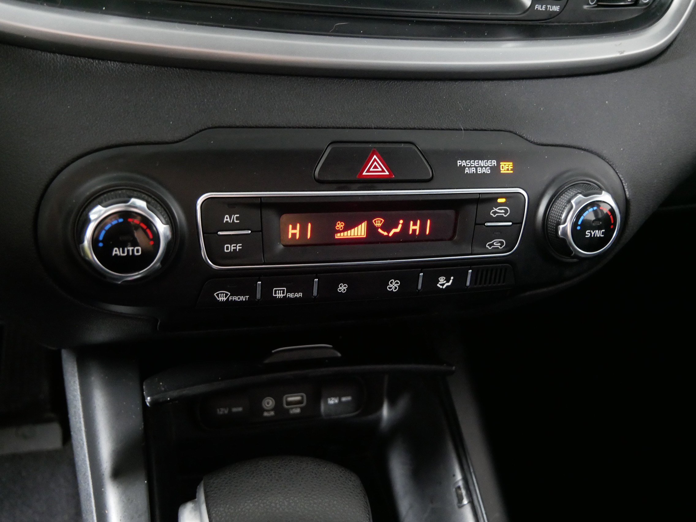 Used 2019 Kia Sorento LX AWD/4WD image 23