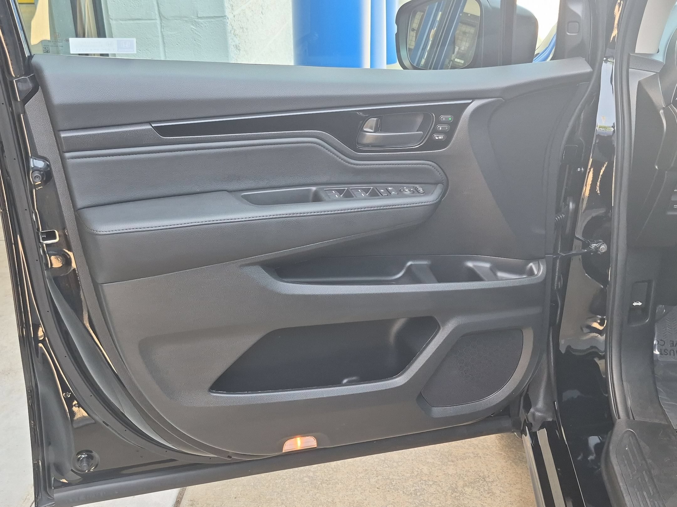Certified 2025 Honda Odyssey Touring image 12
