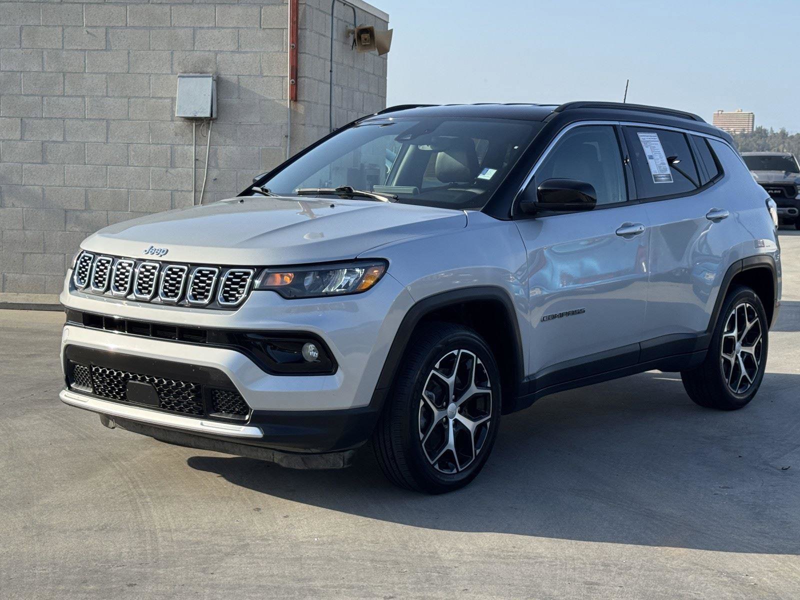 Used 2024 Jeep Compass Limited AWD/4WD image 3