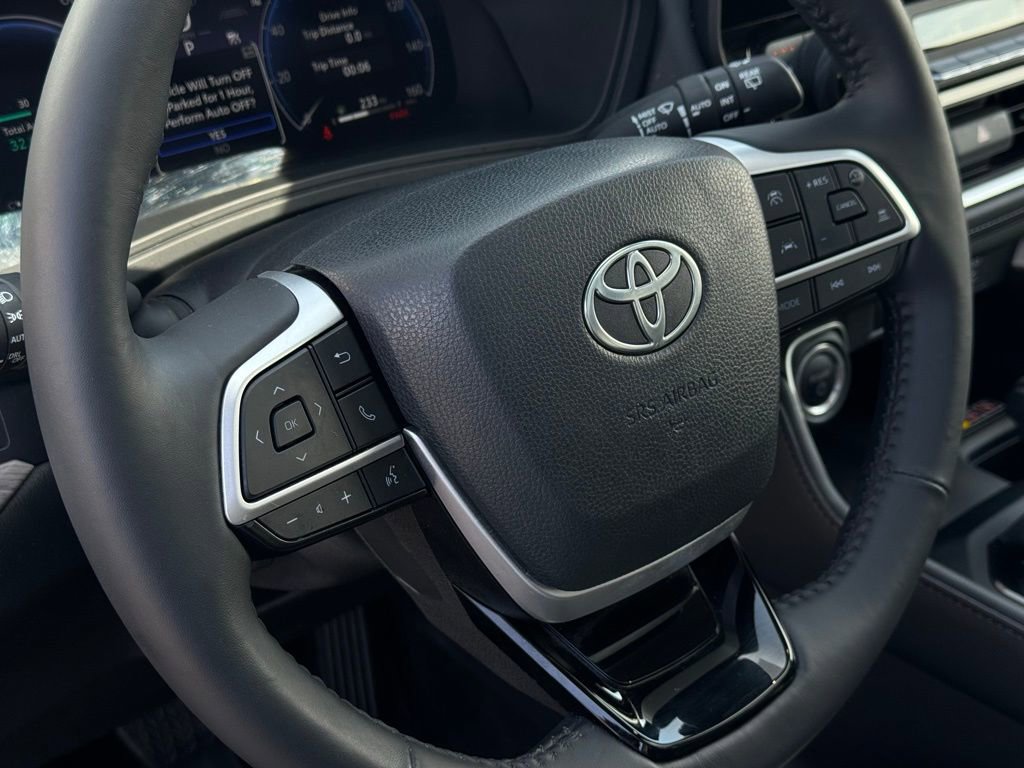 Used 2024 Toyota Grand Highlander Limited image 17