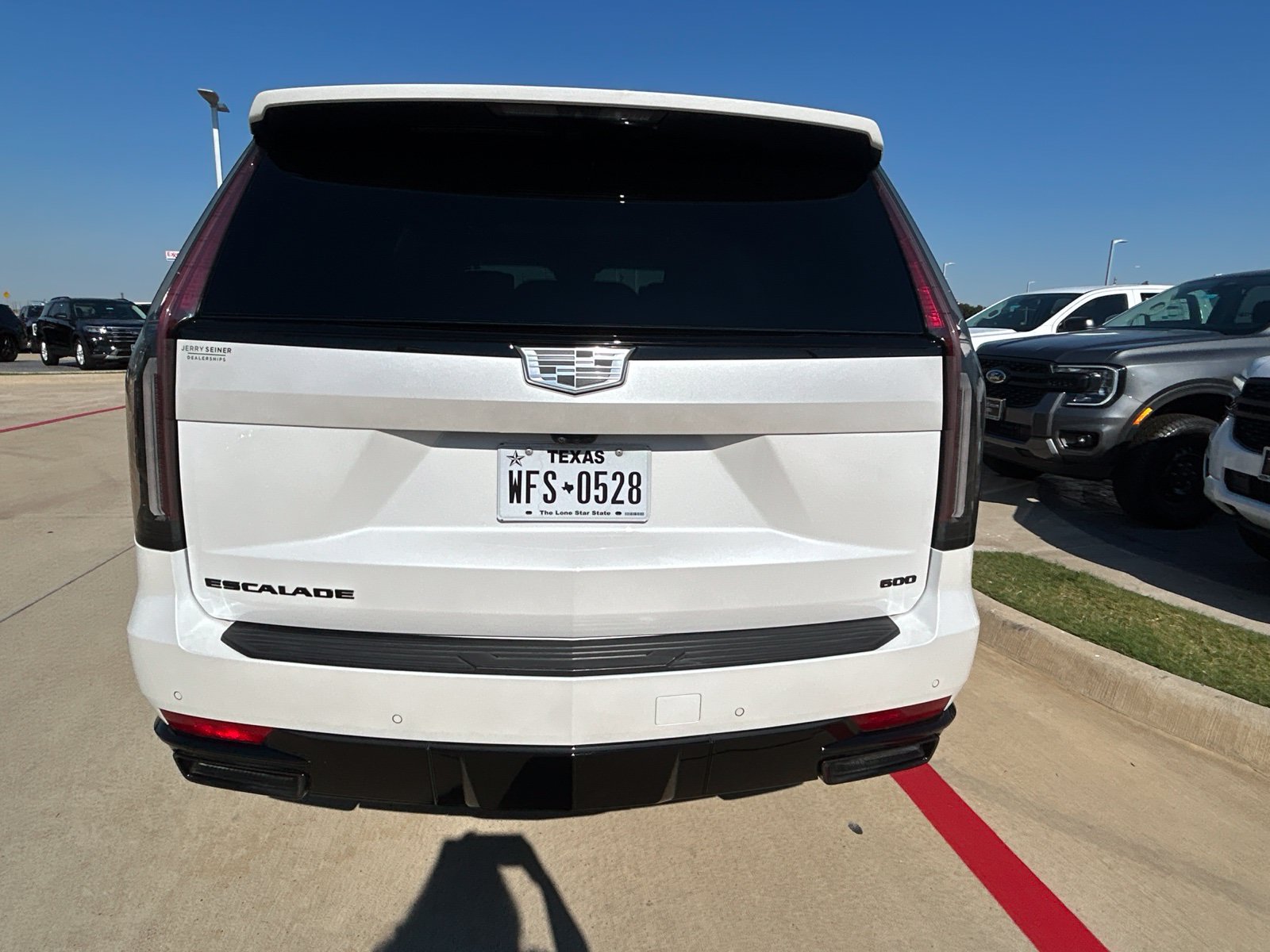 Used 2024 Cadillac Escalade Sport Platinum w/ LPO, ONYX Package AWD/4WD image 6