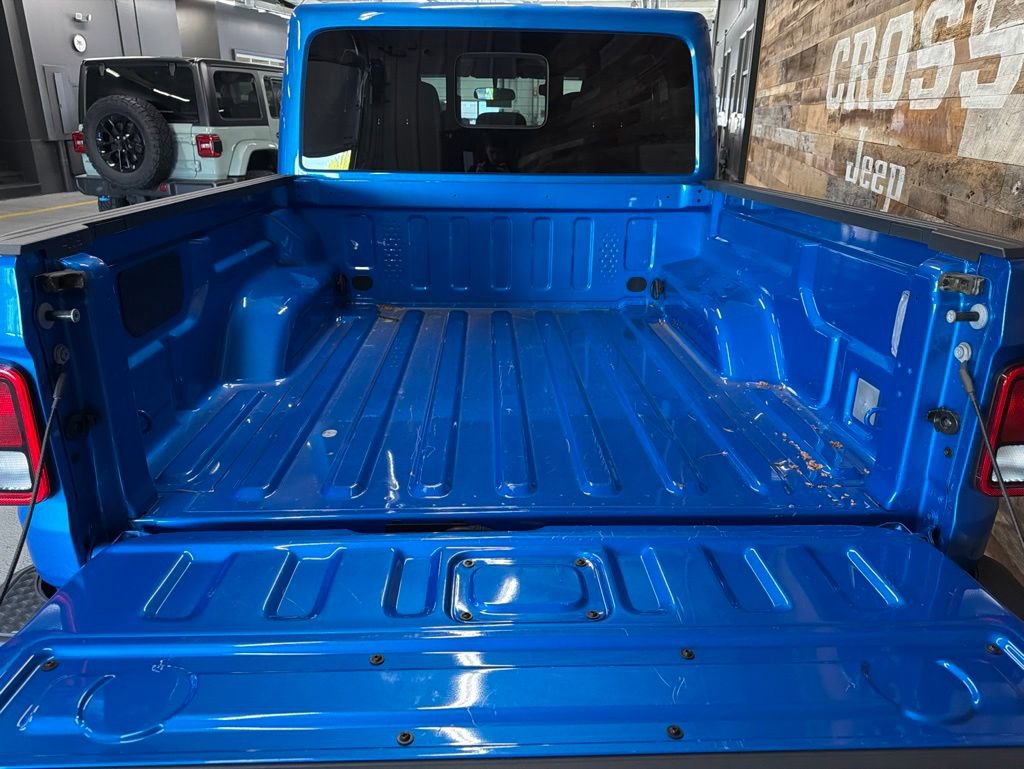 Used 2025 Jeep Gladiator Sport AWD/4WD image 22