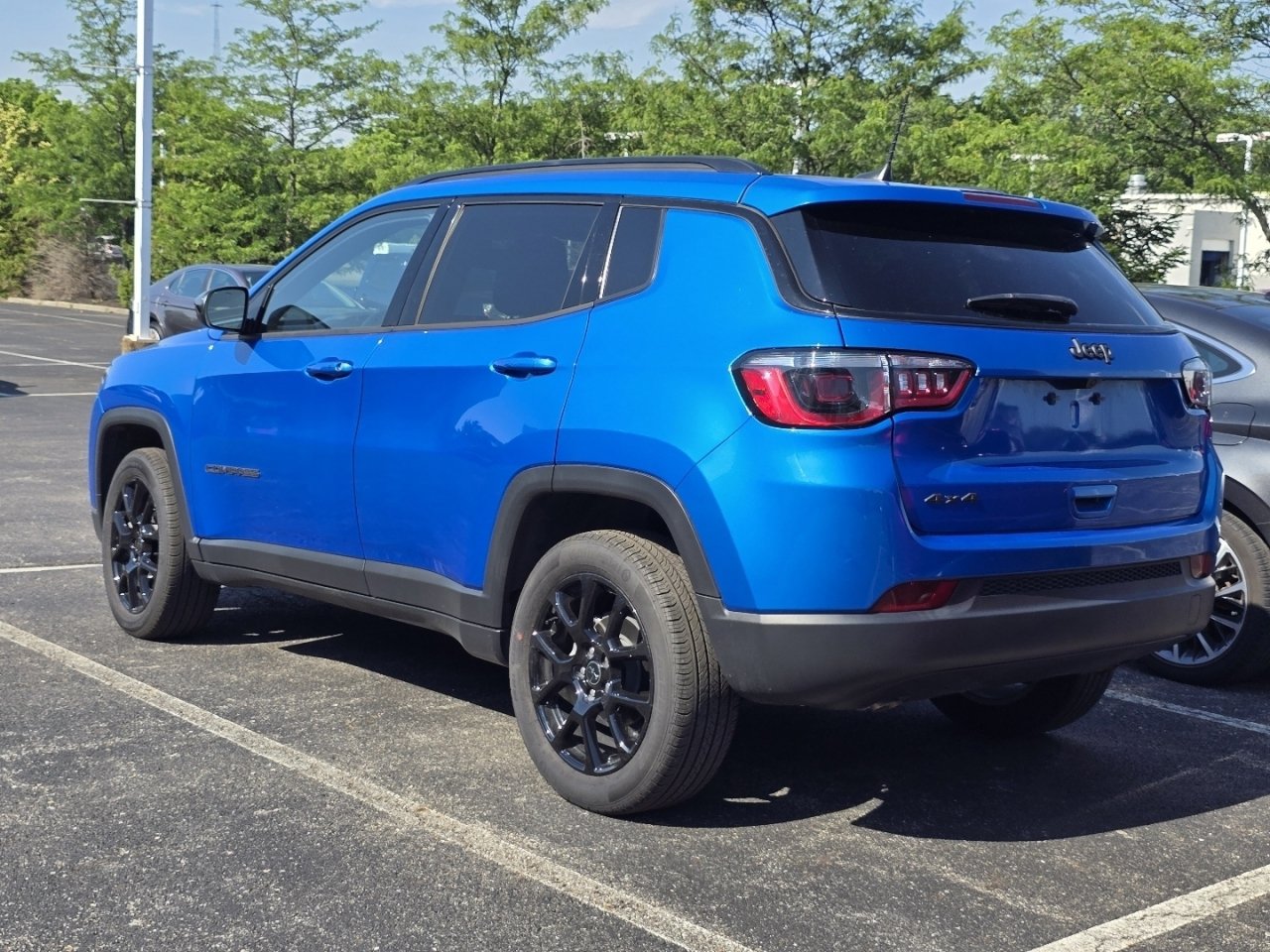 Used 2025 Jeep Compass Latitude w/ Altitude Special Edition AWD/4WD image 5