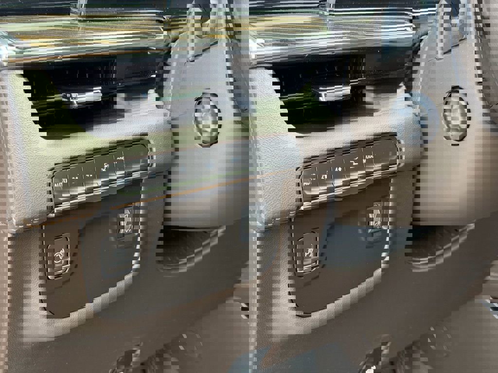 Used 2021 Cadillac Escalade ESV Premium Luxury image 39