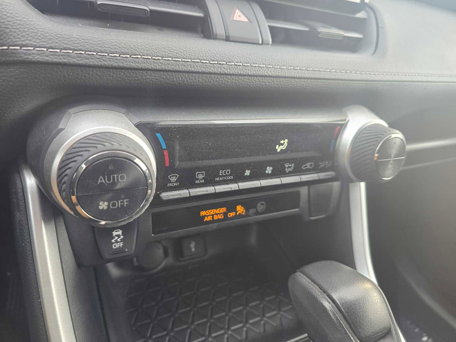 Used 2021 Toyota RAV4 LE image 28