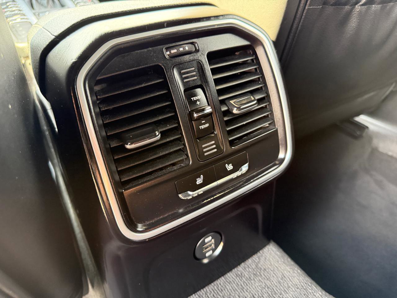 Used 2017 Porsche Macan S image 25