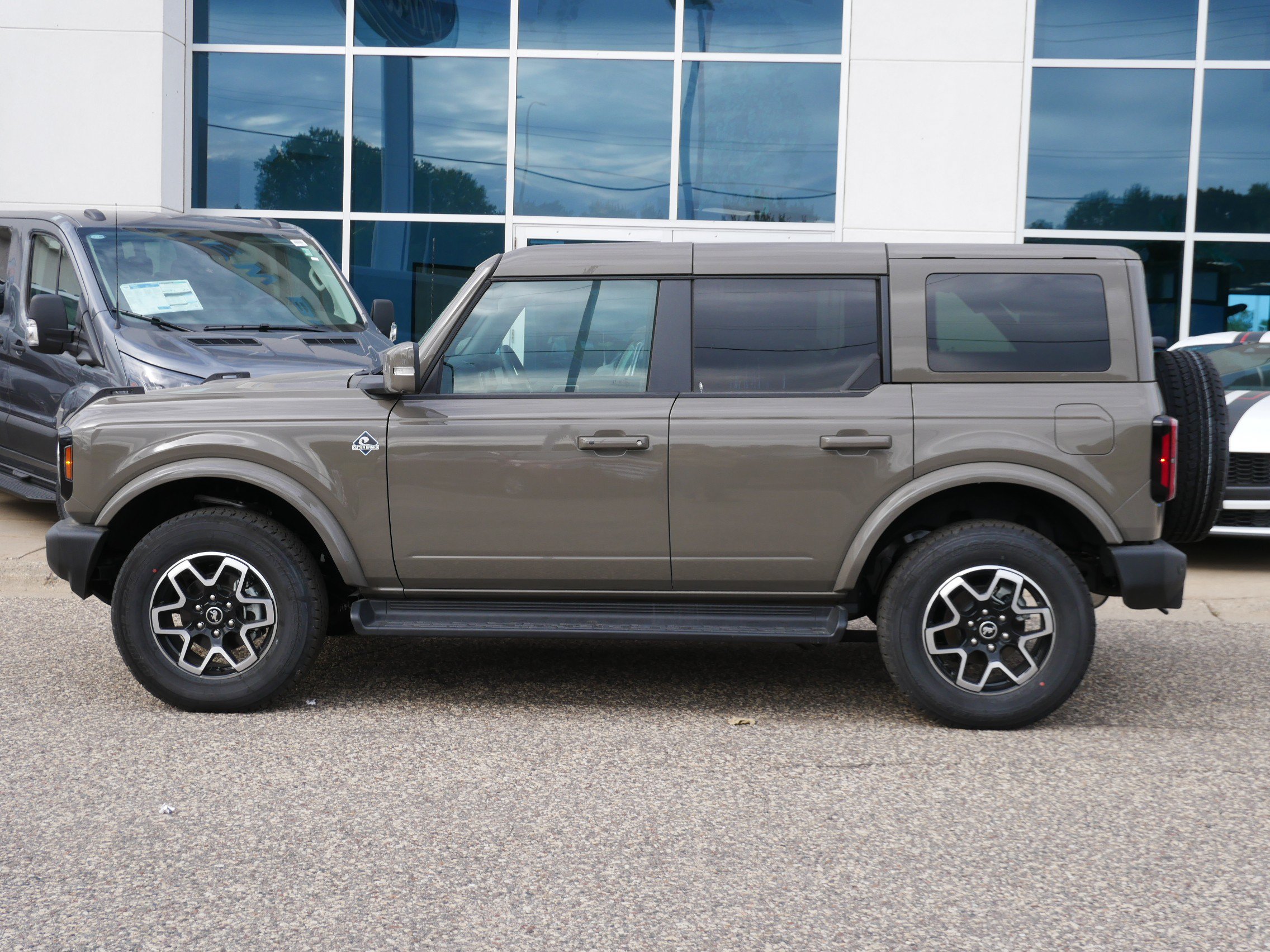 Used 2025 Ford Bronco Outer Banks AWD/4WD image 26