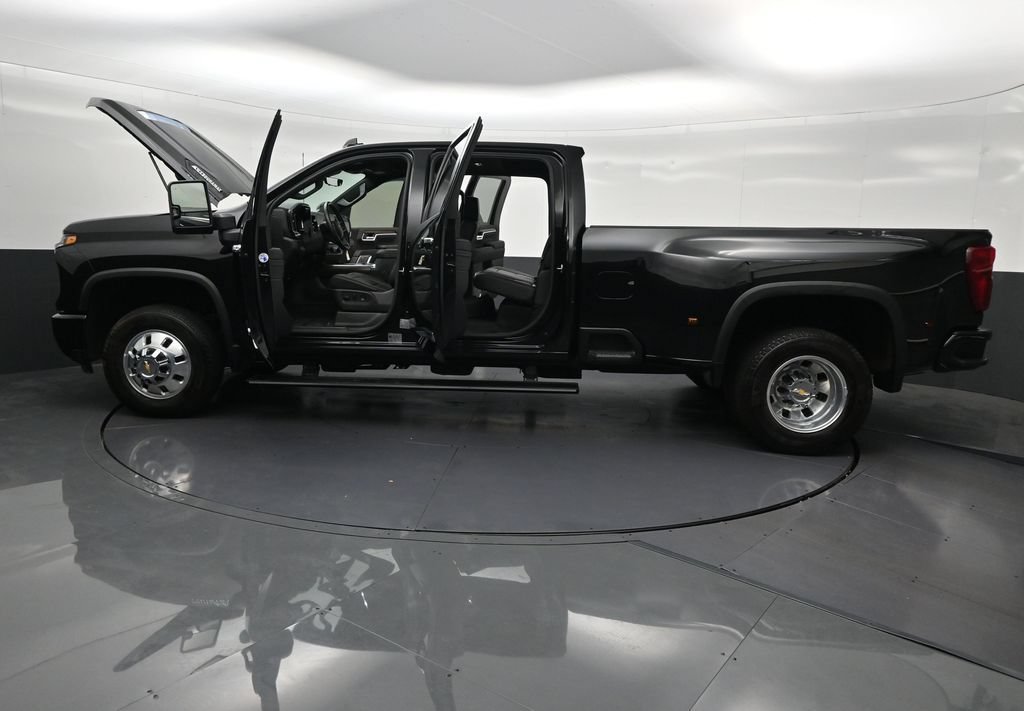 Used 2026 Chevrolet Silverado 3500 High Country w/ High Country Premium Package AWD/4WD image 35