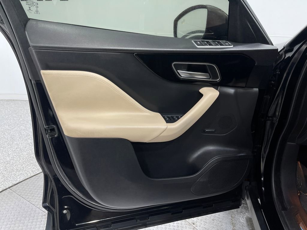 Used 2020 Jaguar F-PACE Premium image 16