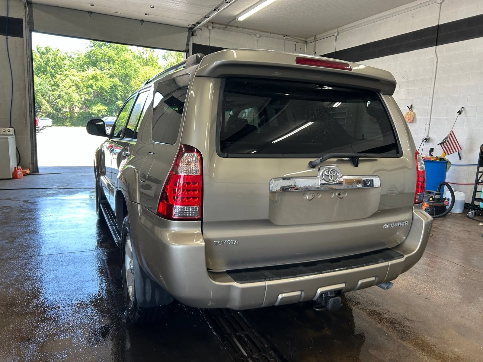 Used 2008 Toyota 4Runner SR5 AWD/4WD image 3