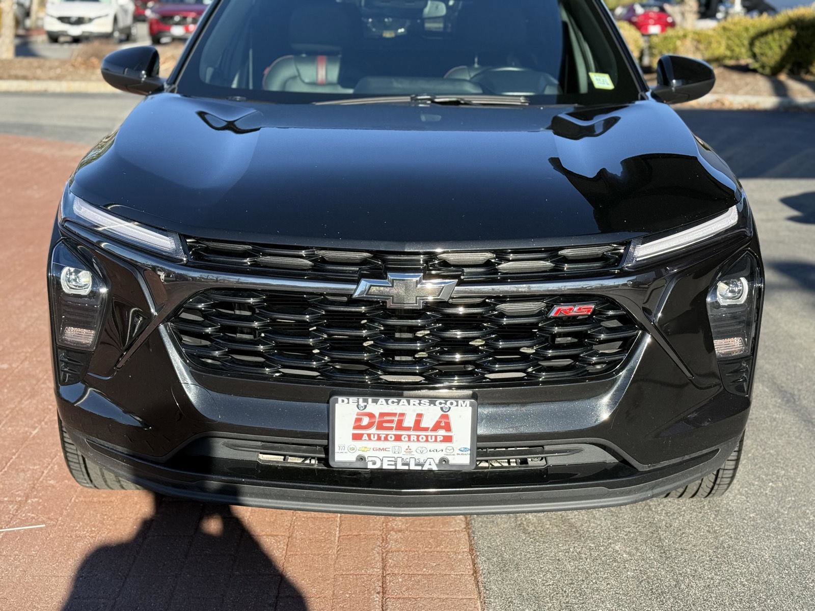 Used 2024 Chevrolet Trax RS FWD image 2