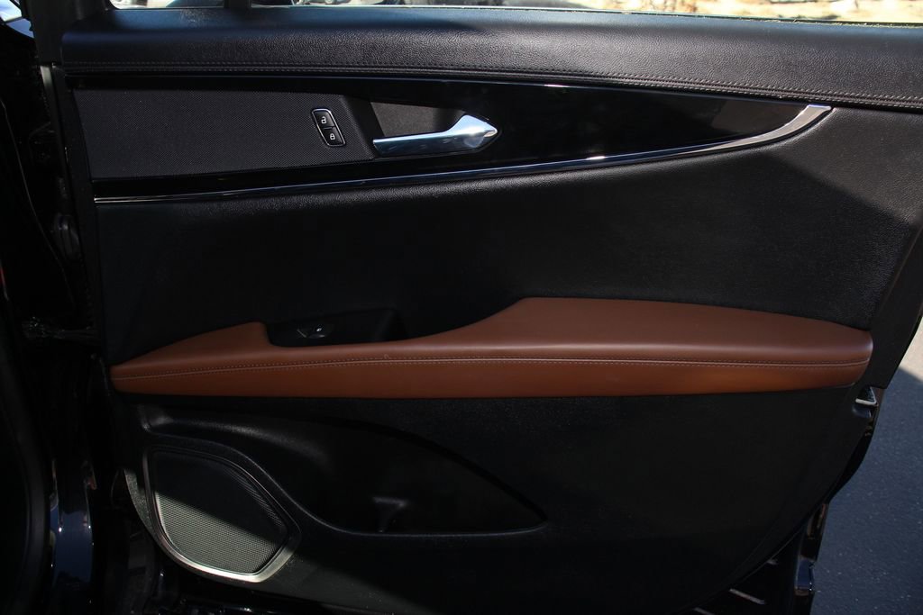 Used 2023 Lincoln Nautilus Reserve w/ Monochromatic Package image 22