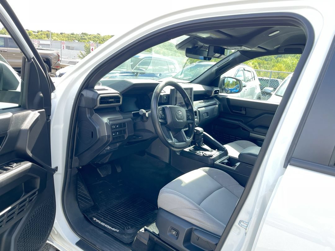 Certified 2024 Toyota Tacoma SR5 AWD/4WD image 11