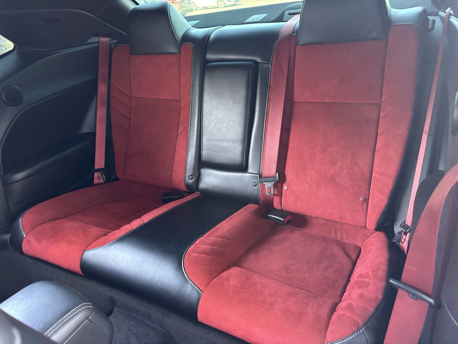 Used 2015 Dodge Challenger SRT image 19