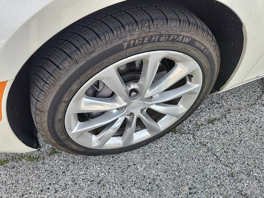 Used 2013 Cadillac XTS Premium image 9