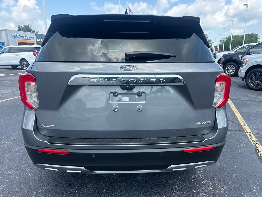 Used 2024 Ford Explorer XLT w/ Equipment Group 202A AWD/4WD image 8