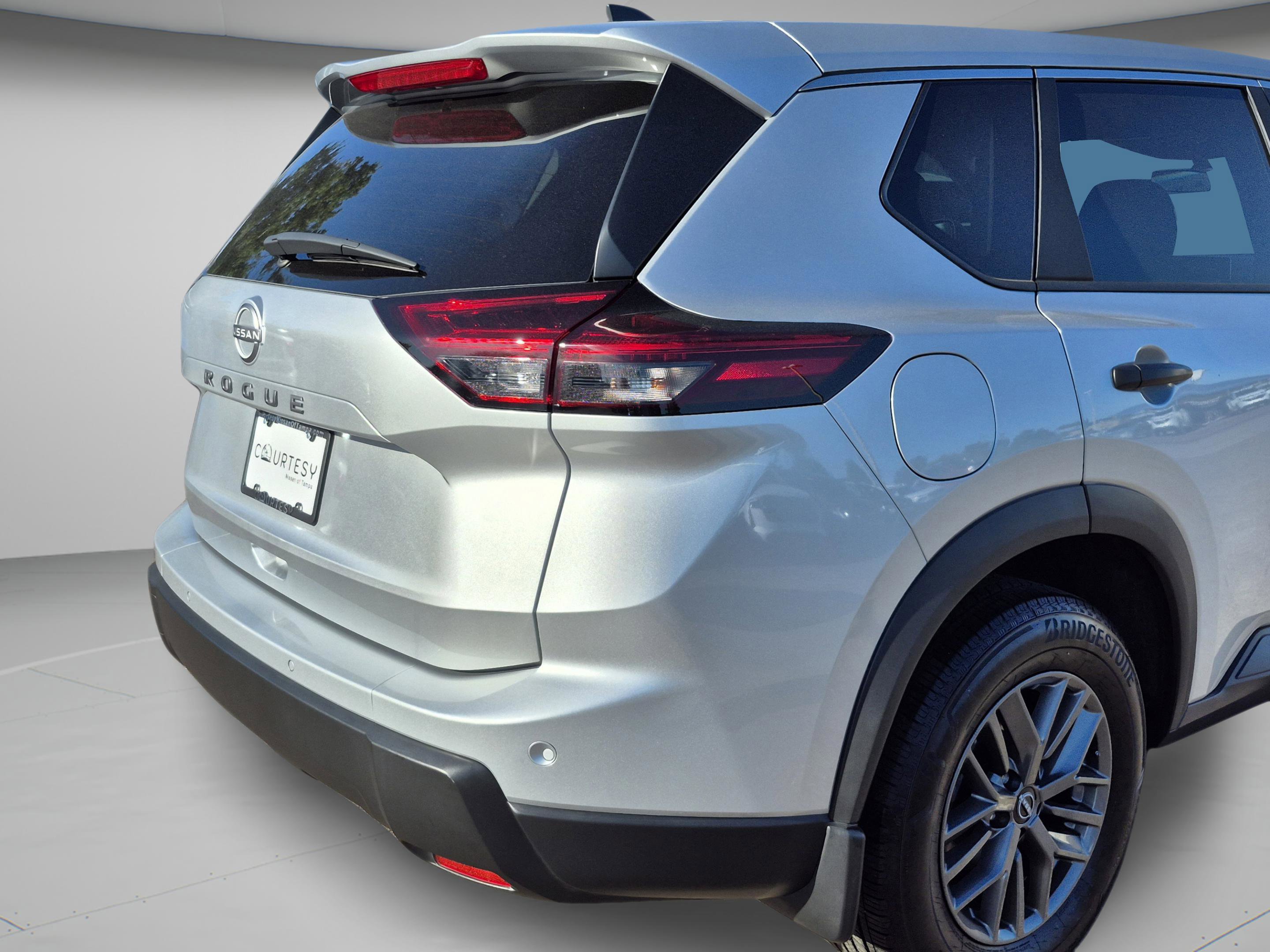Certified 2025 Nissan Rogue S FWD image 33
