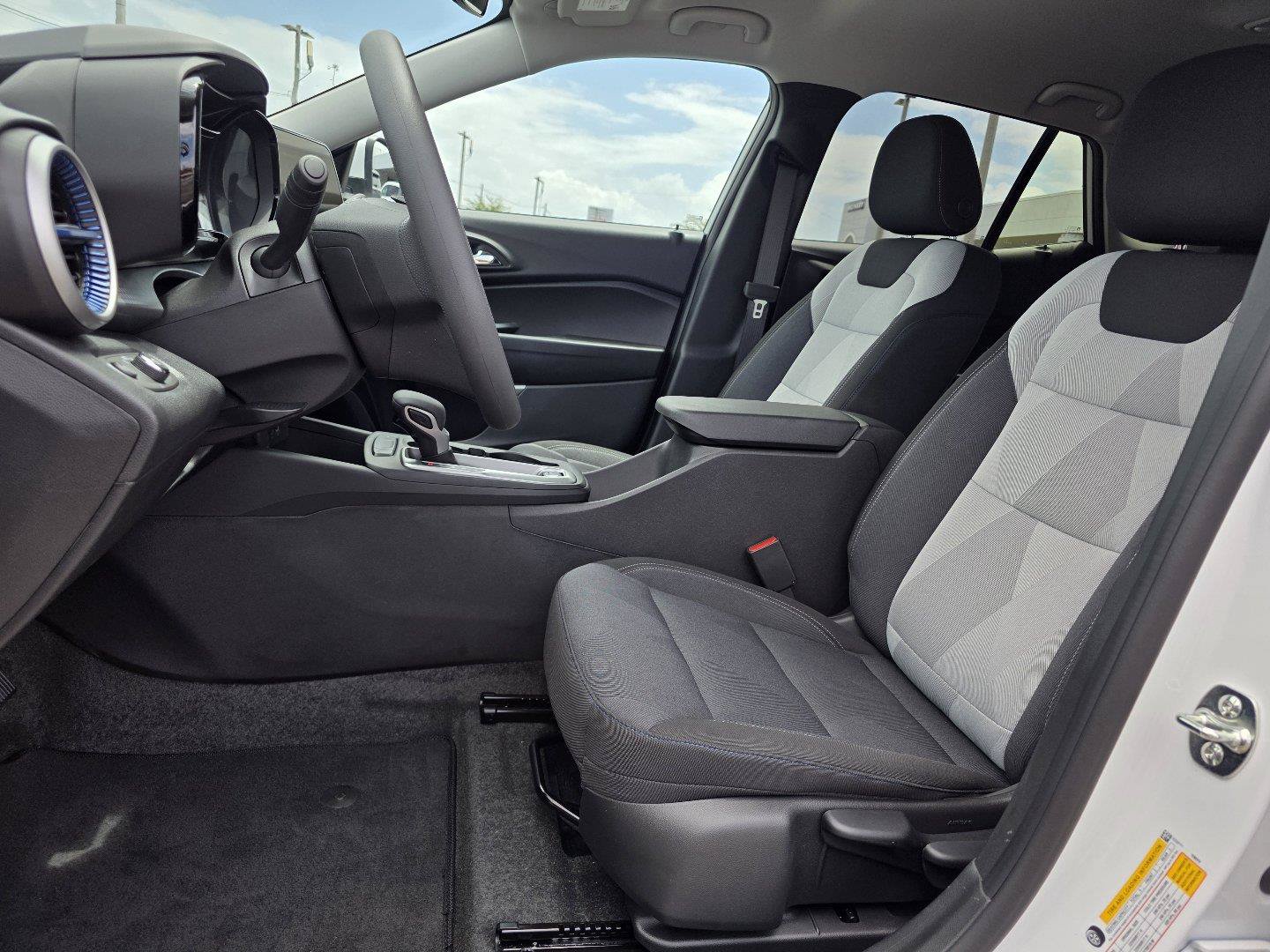 Used 2026 Chevrolet Trax LS w/ LS Convenience Package FWD image 15