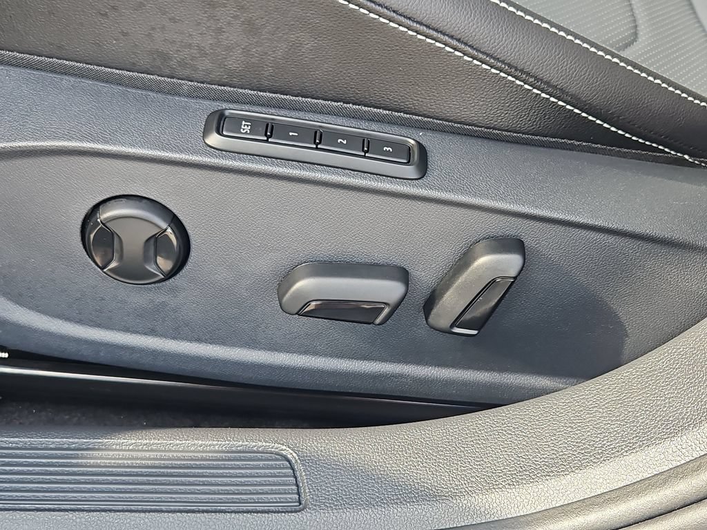 Used 2026 Volkswagen Jetta SEL FWD image 23