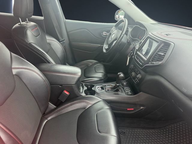 Used 2019 Jeep Cherokee Trailhawk image 15