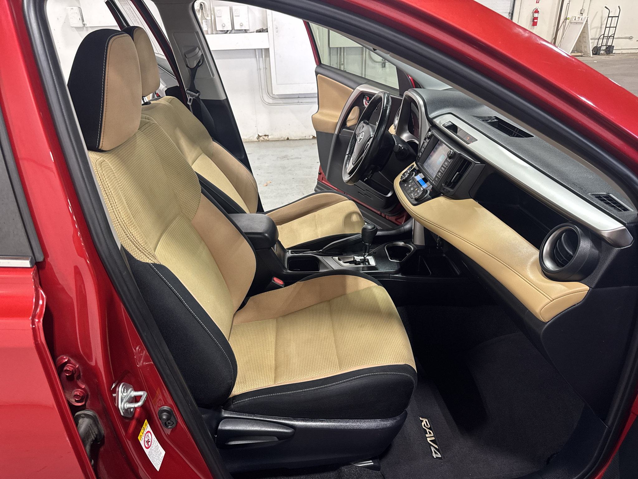 Used 2017 Toyota RAV4 XLE FWD image 32