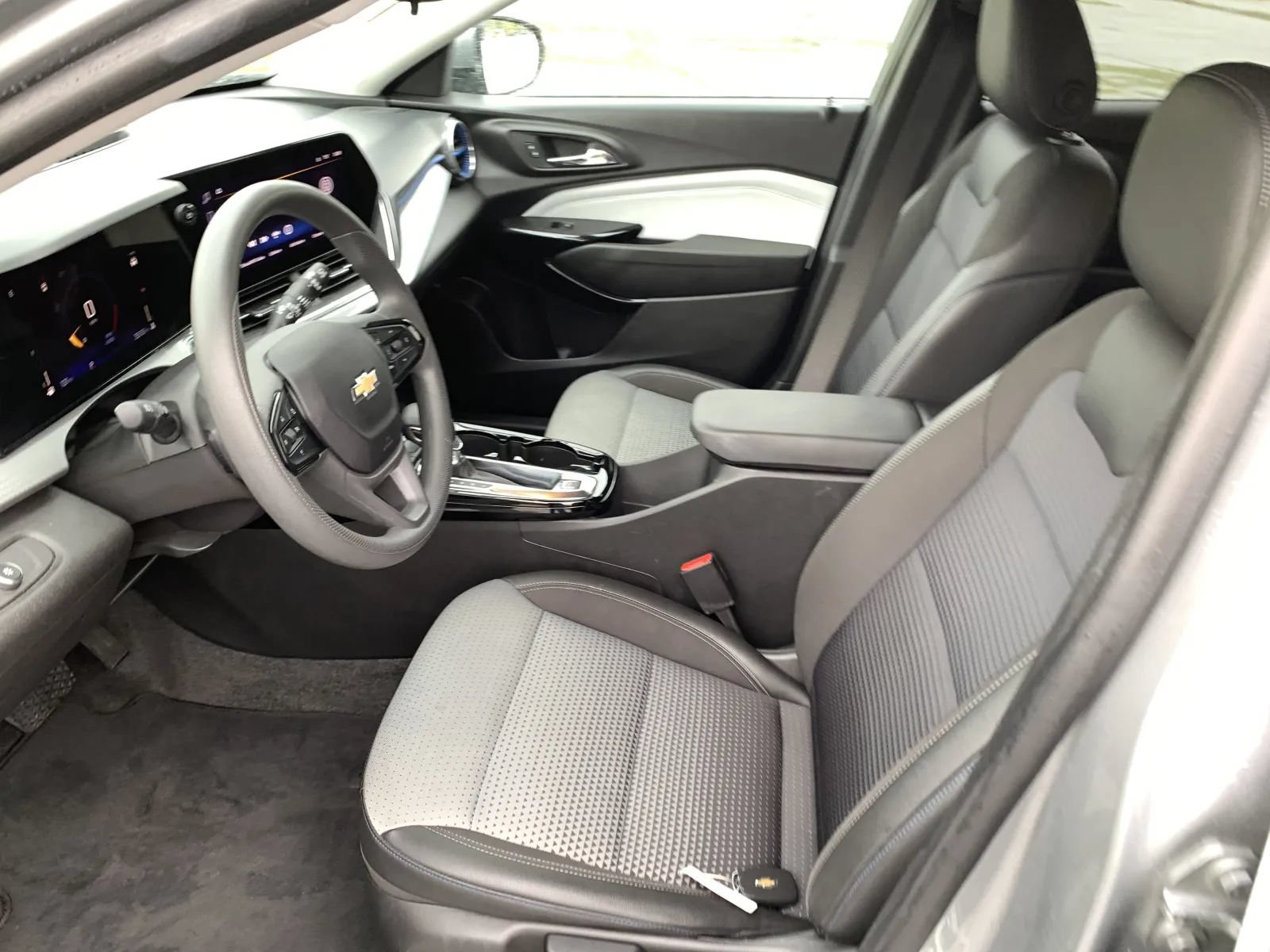Used 2025 Chevrolet Trax LT FWD image 26