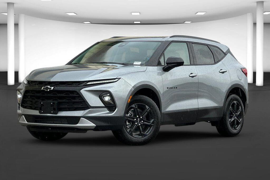 New 2025 Chevrolet Blazer LT w/ Midnight/Sport Edition video 2