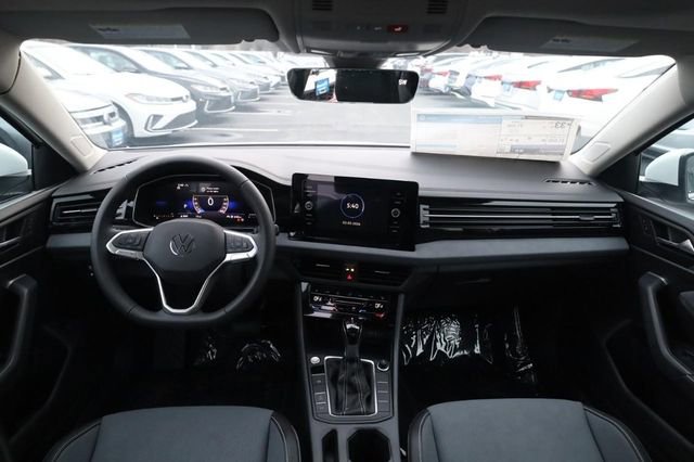 New 2026 Volkswagen Jetta SE image 7