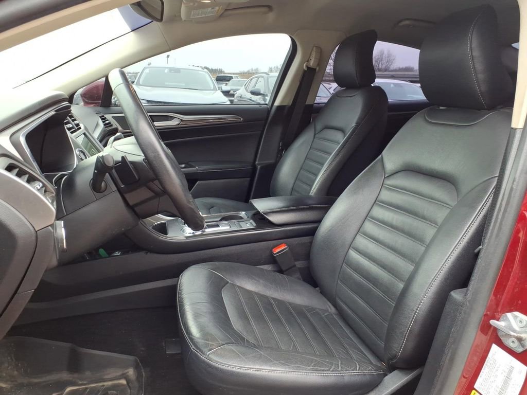 Used 2018 Ford Fusion SE w/ Fusion SE Technology Package image 11