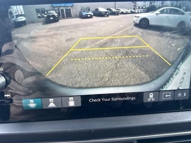 Used 2023 Honda Pilot Touring image 11