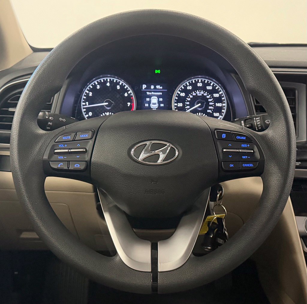 Used 2020 Hyundai Elantra SE FWD image 16