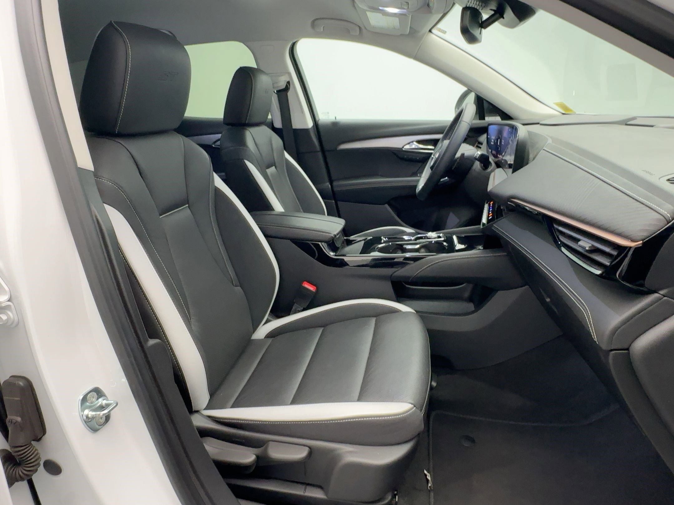 Certified 2025 Buick Envision Sport Touring image 29