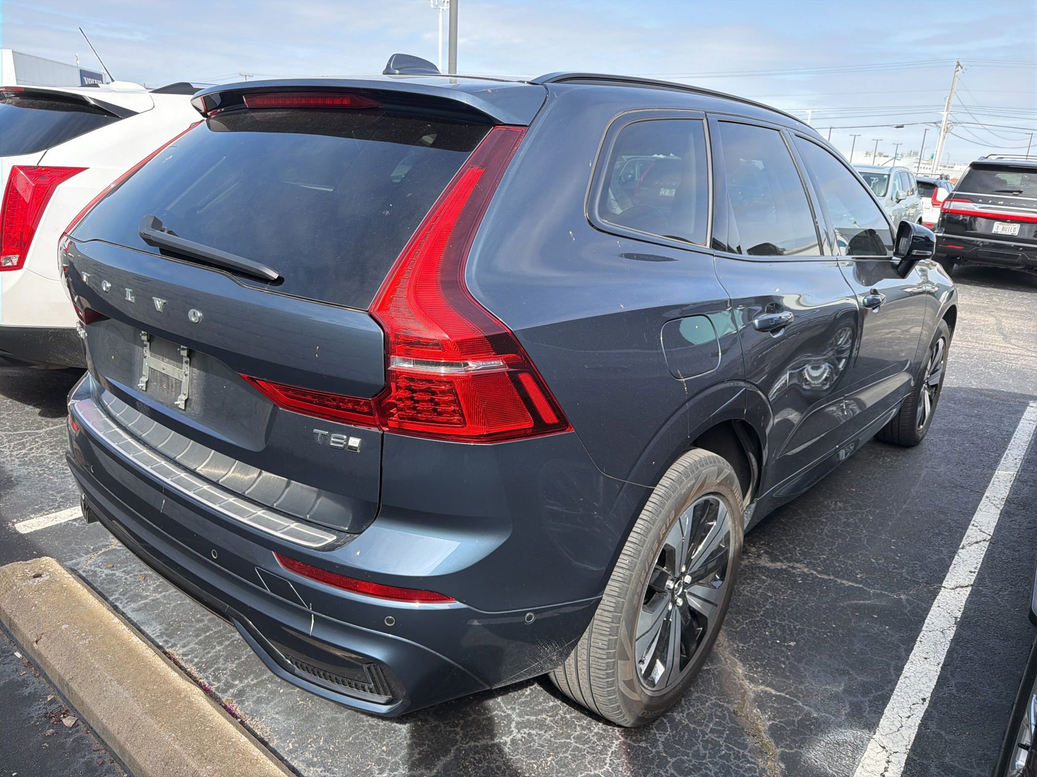 Used 2025 Volvo XC60 T8 Plus w/ Protection Package Premier image 7