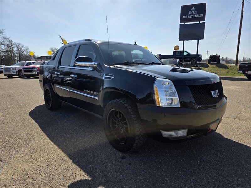 Used 2013 Cadillac Escalade EXT Premium AWD/4WD image 2
