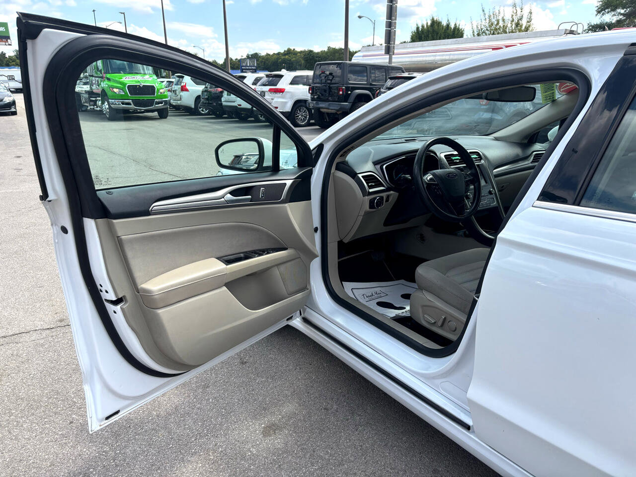 Used 2019 Ford Fusion SE image 15