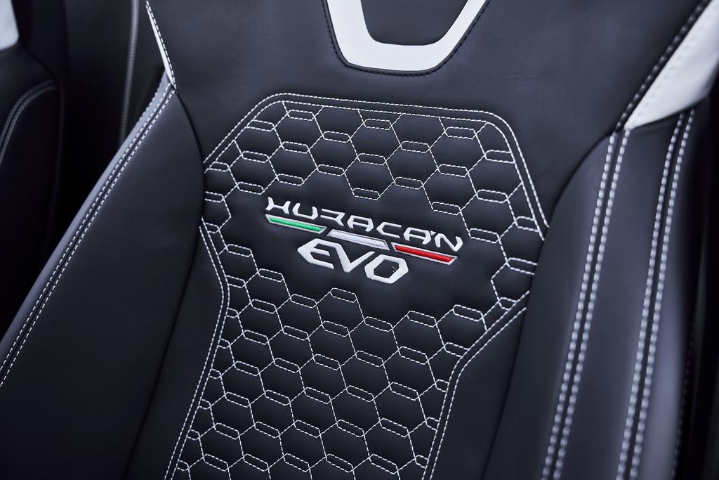 Used 2024 Lamborghini Huracan EVO image 45