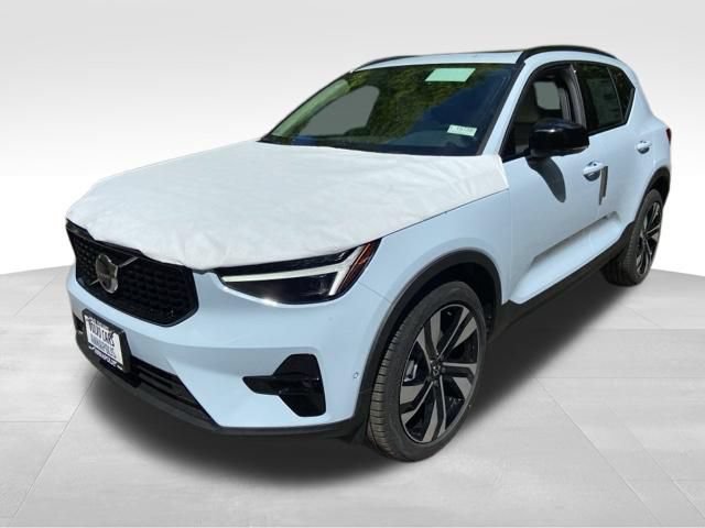 New 2026 Volvo XC40 B5 Ultra w/ Climate Package AWD/4WD image 3