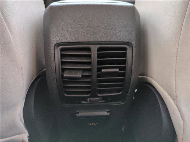 Used 2017 Ford C-MAX Energi SE w/ Equipment Group 401A image 17