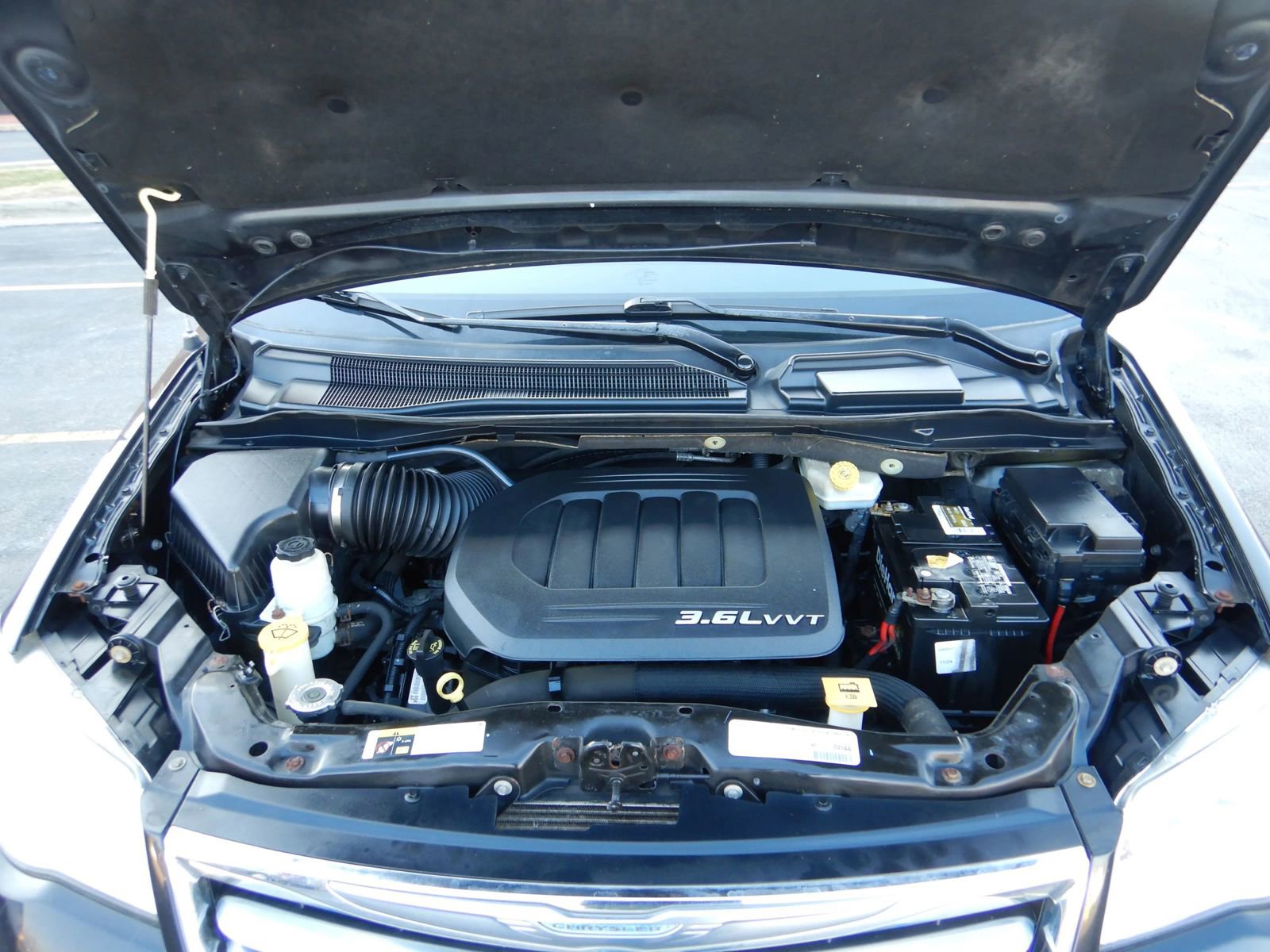 Used 2013 Chrysler Town & Country Touring image 31