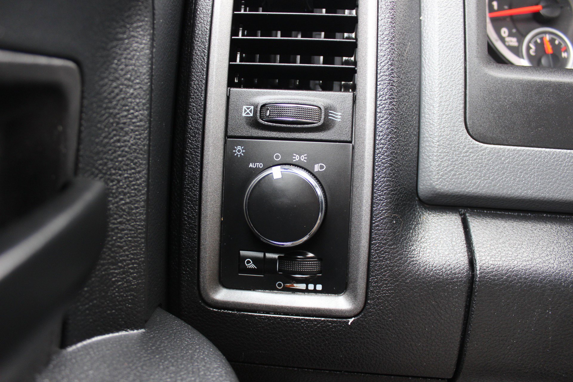Used 2016 RAM 1500 ST w/ SXT Appearance Group AWD/4WD image 21