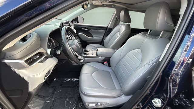 Used 2023 Toyota Highlander XLE FWD image 18