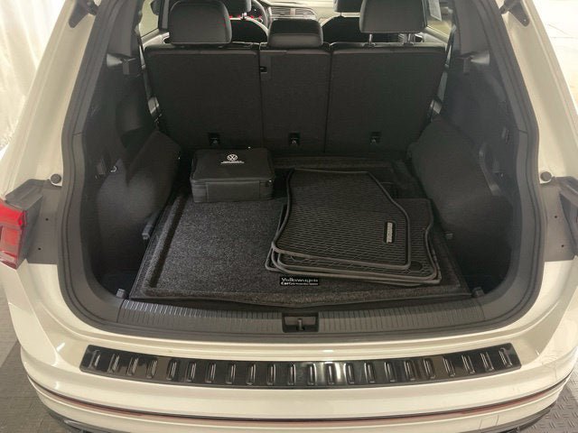 Certified 2024 Volkswagen Tiguan SE R-Line AWD/4WD image 9